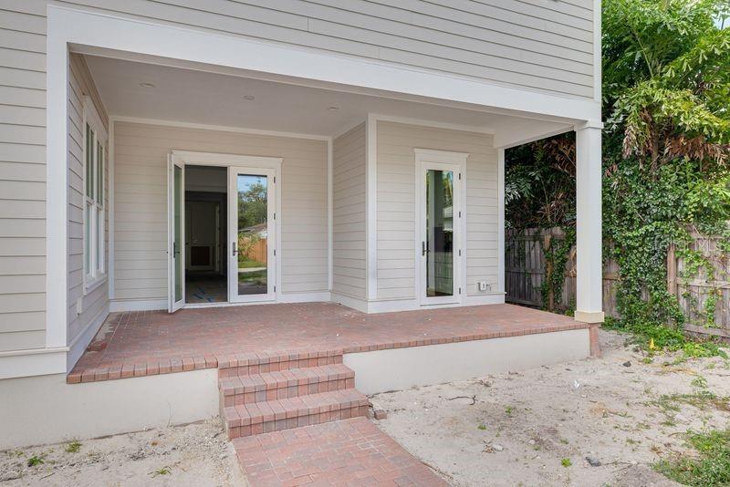 Listing photo id 7 for 621 37th Avenue N