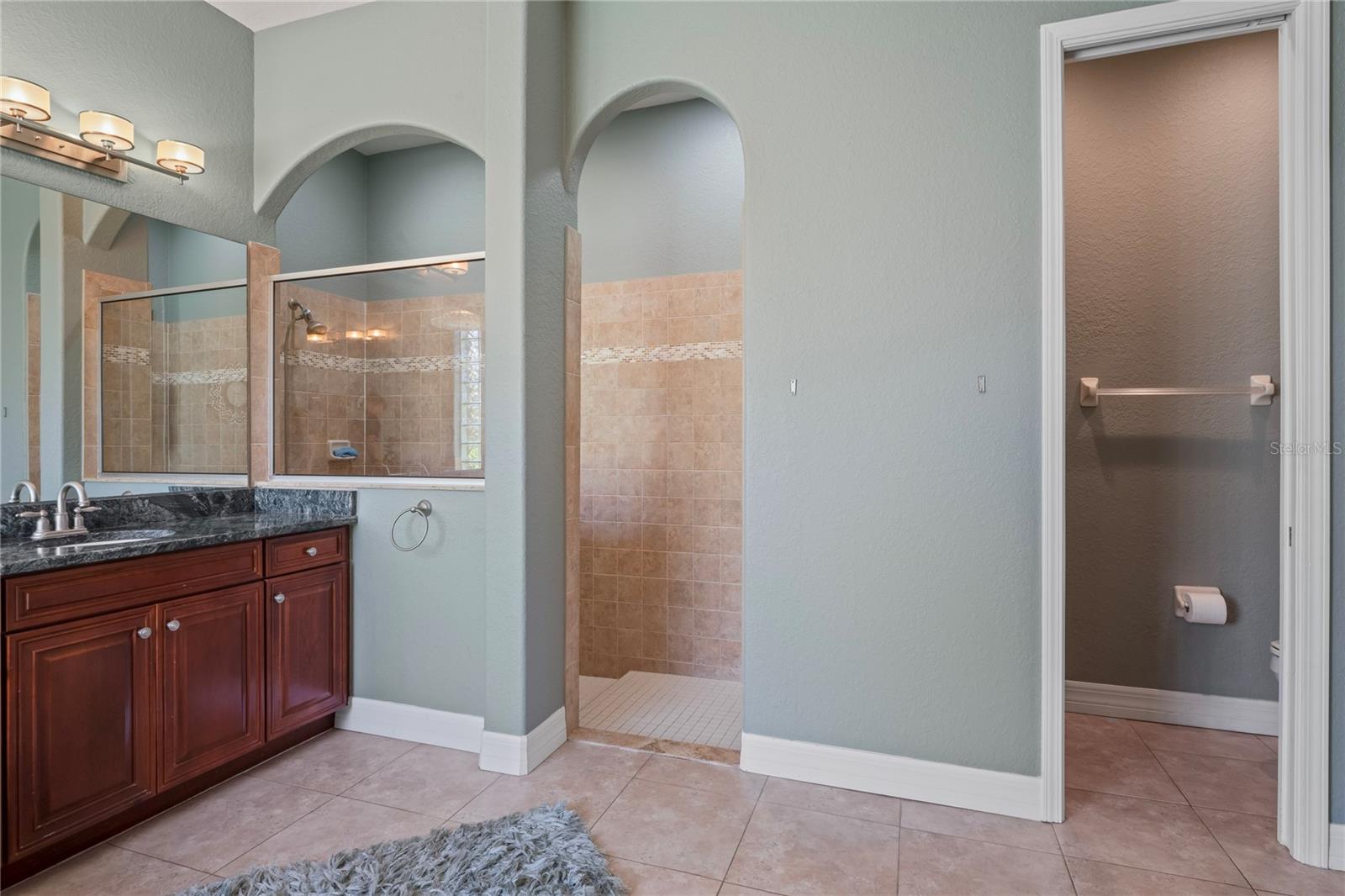 Image 37 of 100 For 21604 Draycott Way