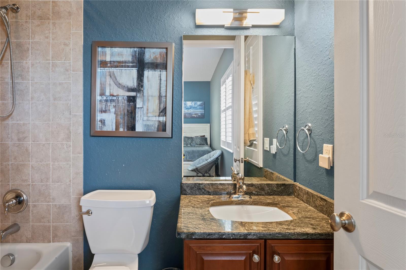 Image 43 of 100 For 21604 Draycott Way