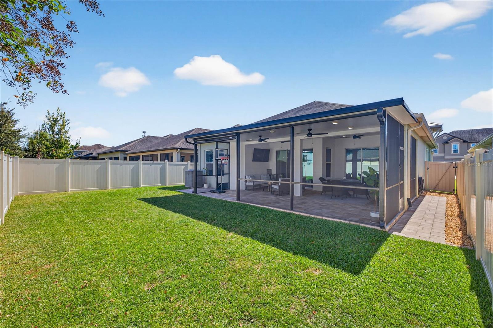 Image 33 of 41 For 10522 Cardera Drive