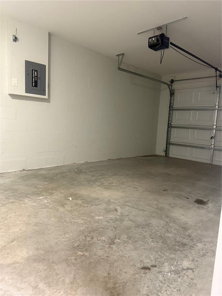 Image 13 of 16 For 2596 Landover Boulevard