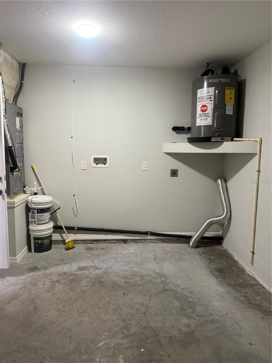 Image 14 of 16 For 2596 Landover Boulevard