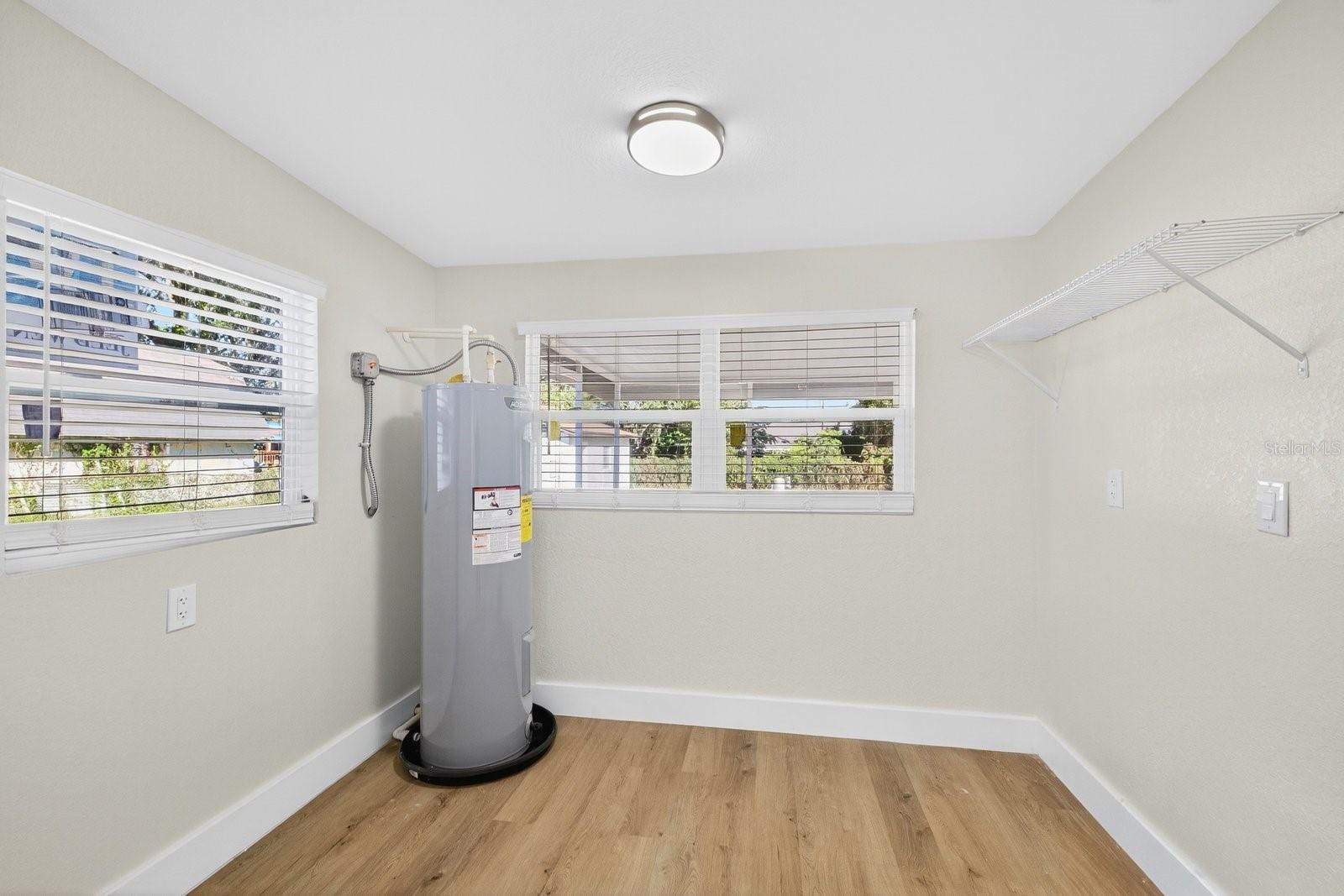 Image 20 of 35 For 928 Valmar Street