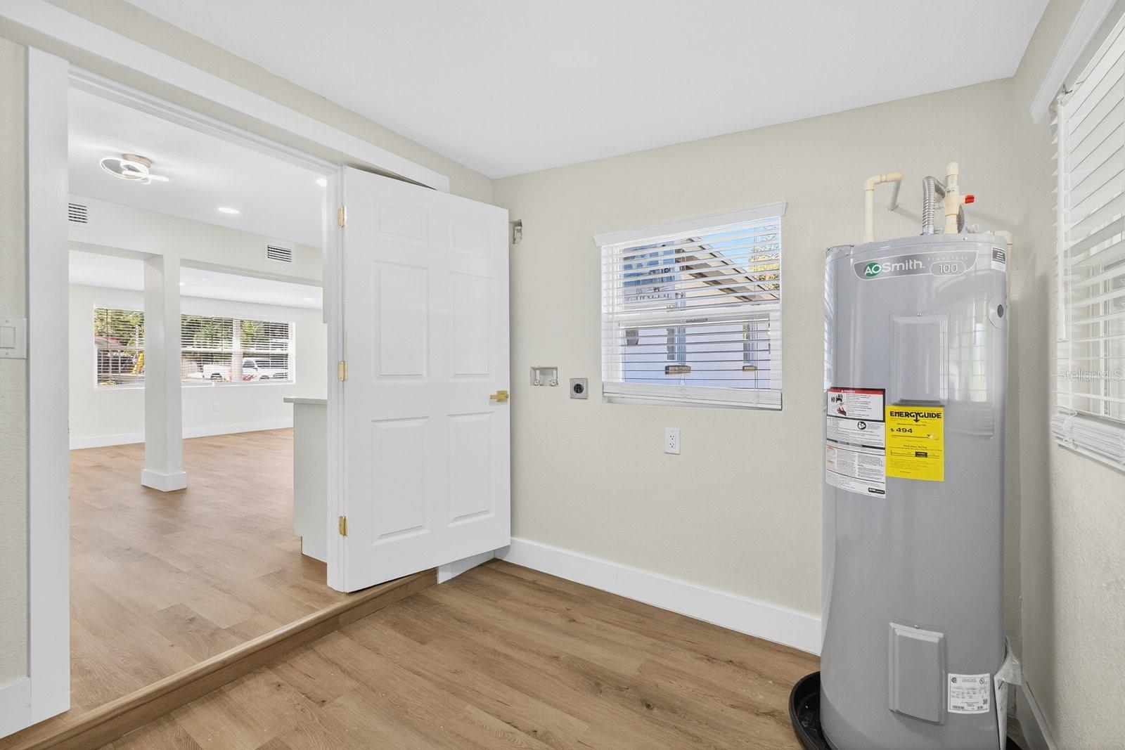 Image 21 of 35 For 928 Valmar Street