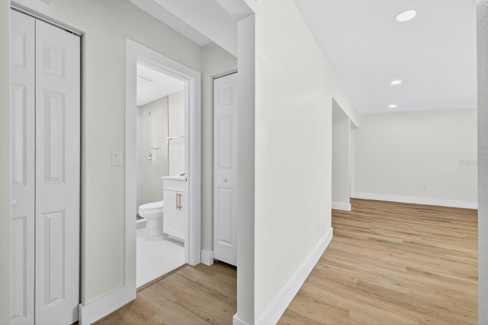 Image 22 of 35 For 928 Valmar Street