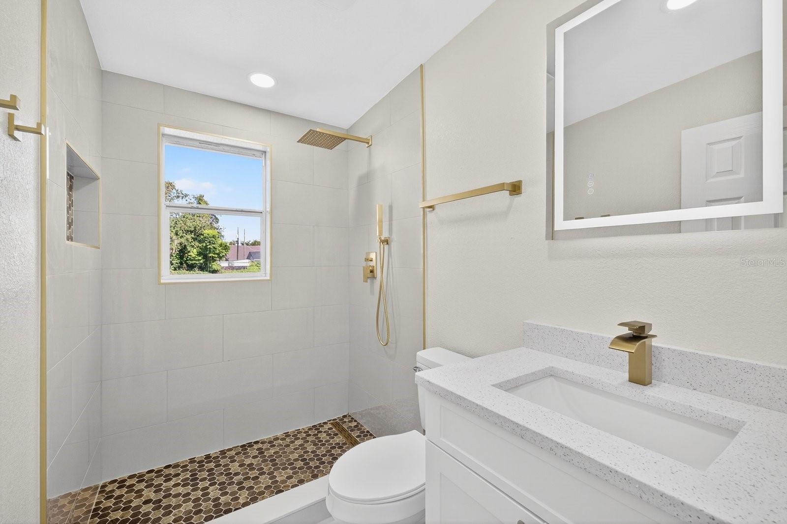 Image 23 of 35 For 928 Valmar Street