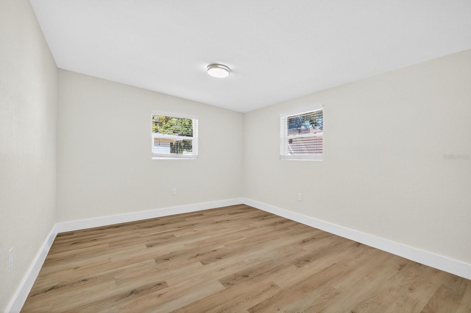 Image 27 of 35 For 928 Valmar Street