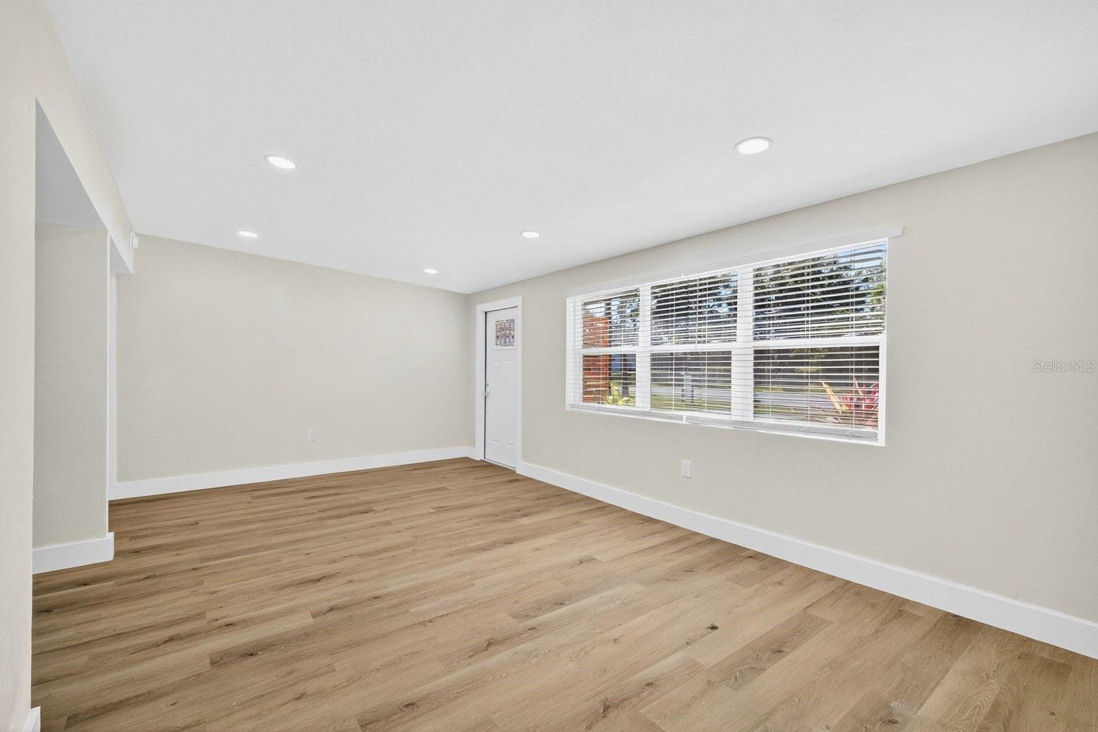 Image 7 of 35 For 928 Valmar Street