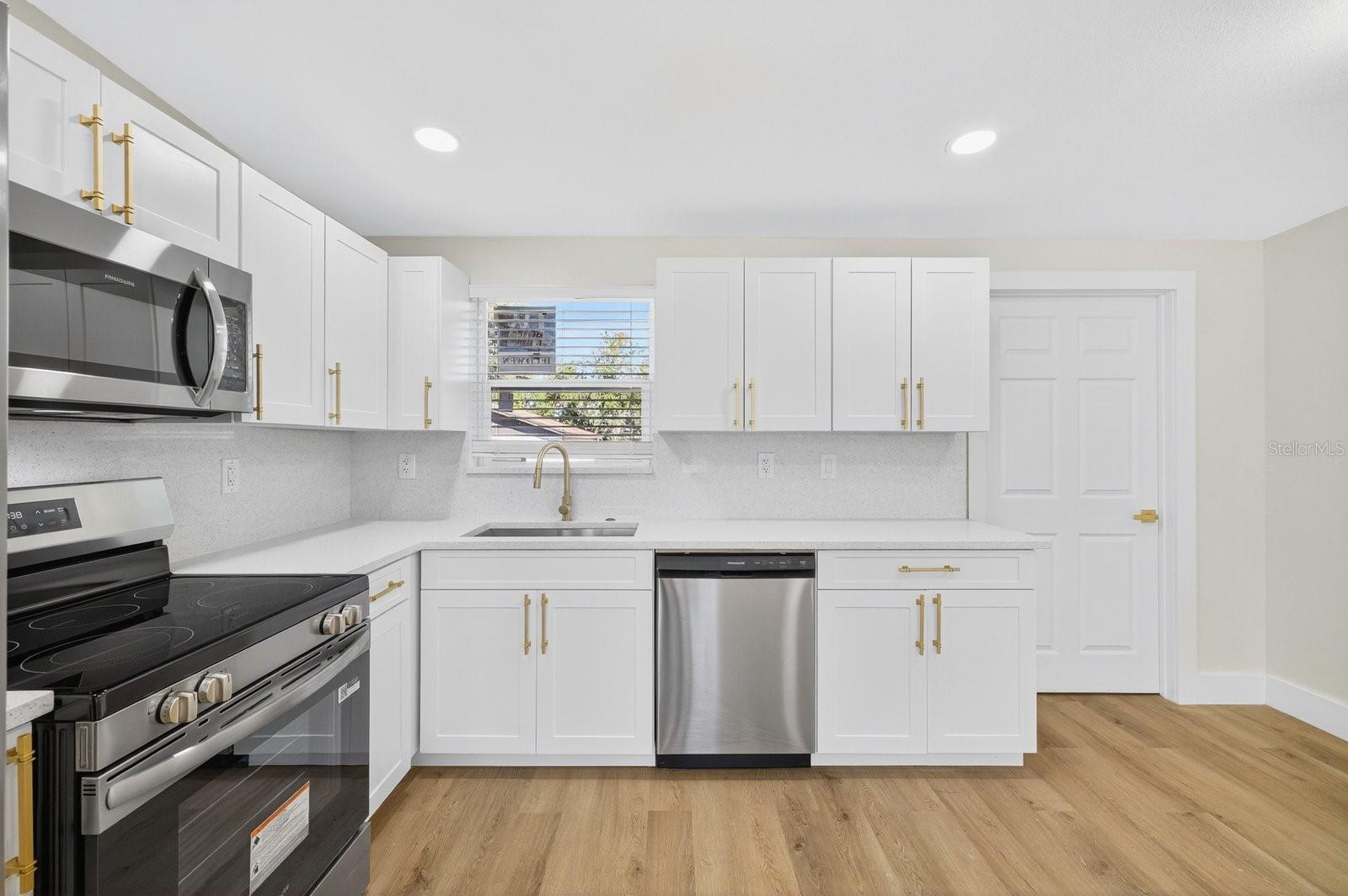 Image 8 of 35 For 928 Valmar Street