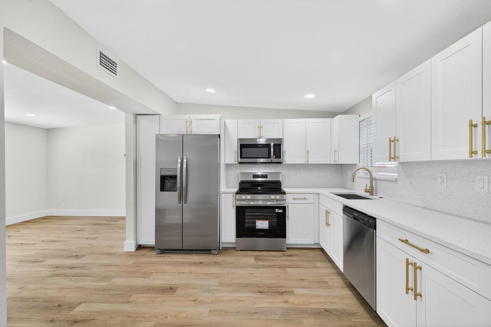 Image 9 of 35 For 928 Valmar Street