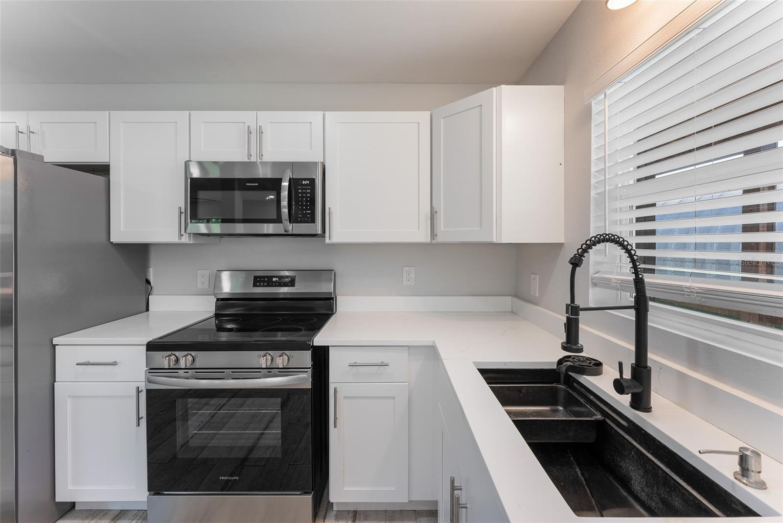 Image 37 of 100 For 5560 Frances Avenue