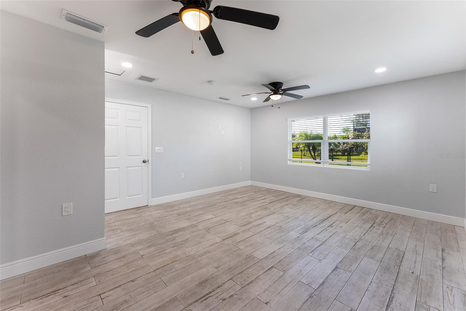 Image 44 of 100 For 5560 Frances Avenue