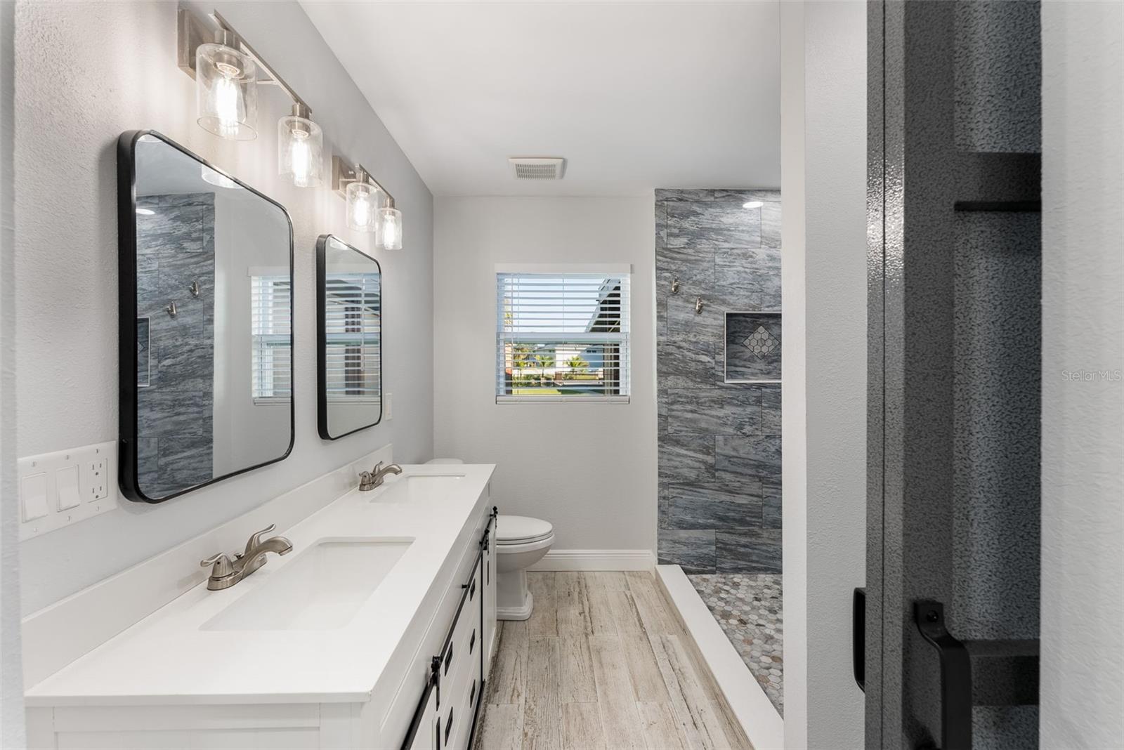 Image 48 of 100 For 5560 Frances Avenue