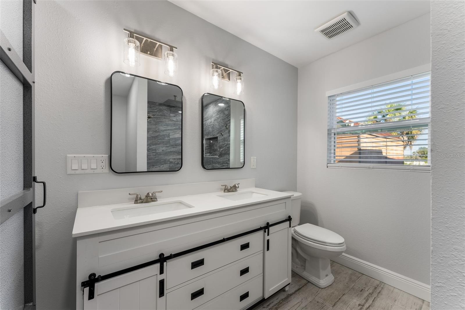 Image 49 of 100 For 5560 Frances Avenue