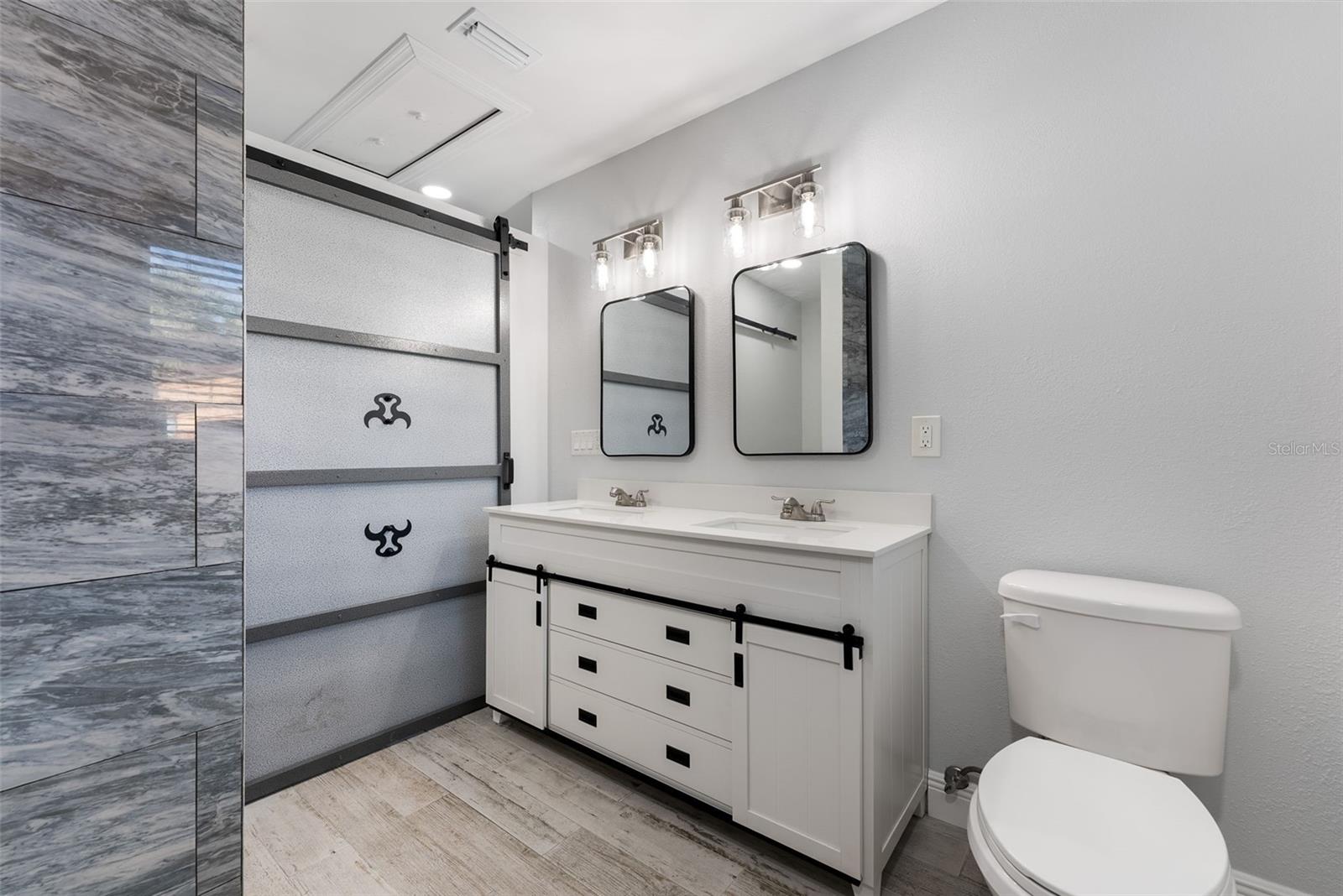 Image 52 of 100 For 5560 Frances Avenue