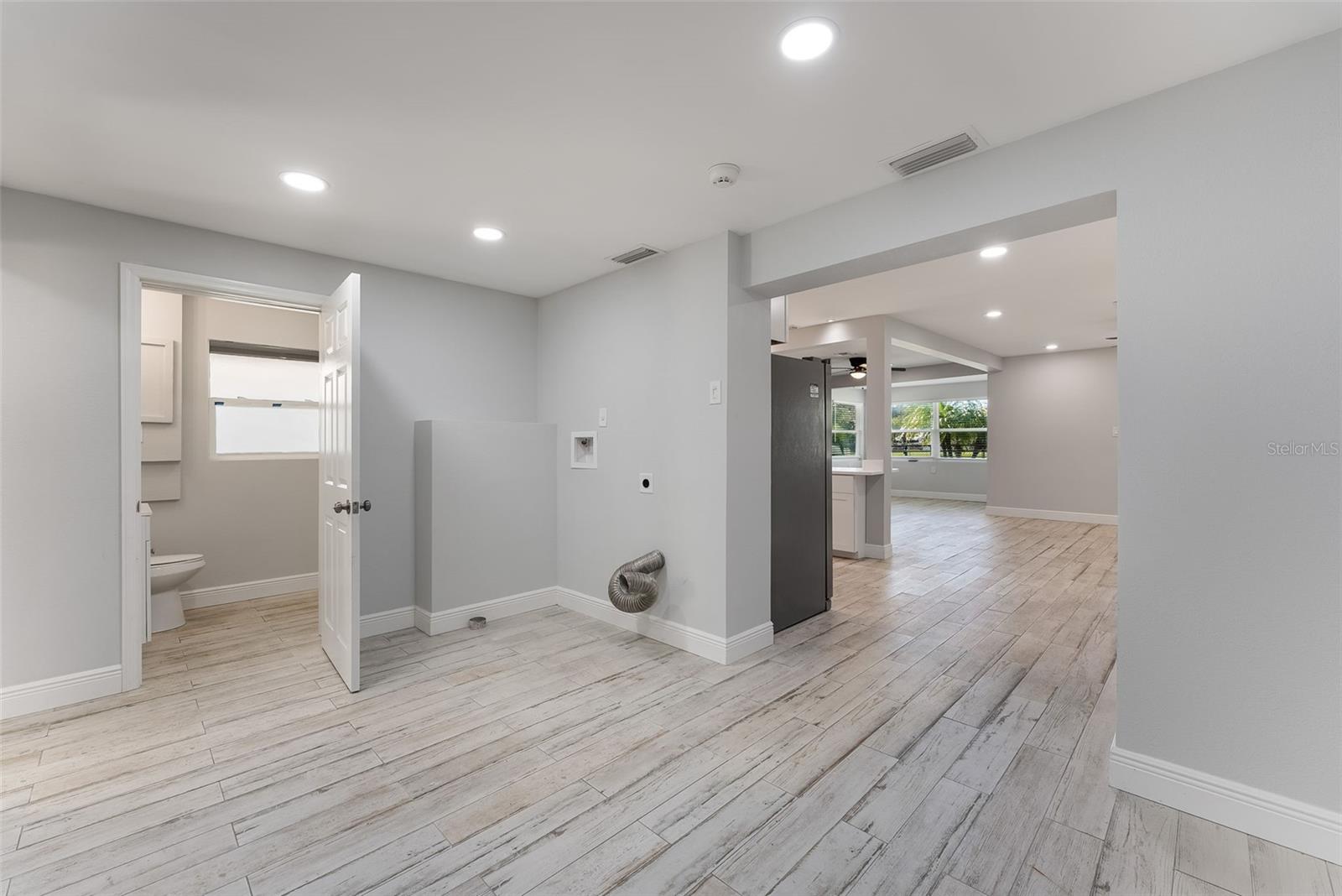 Image 54 of 100 For 5560 Frances Avenue