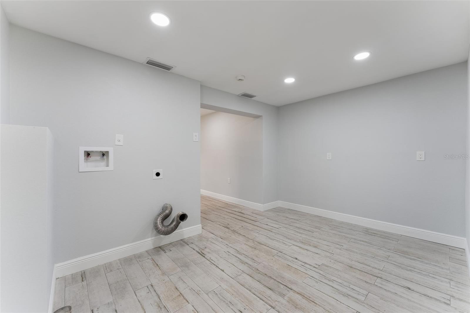 Image 55 of 100 For 5560 Frances Avenue