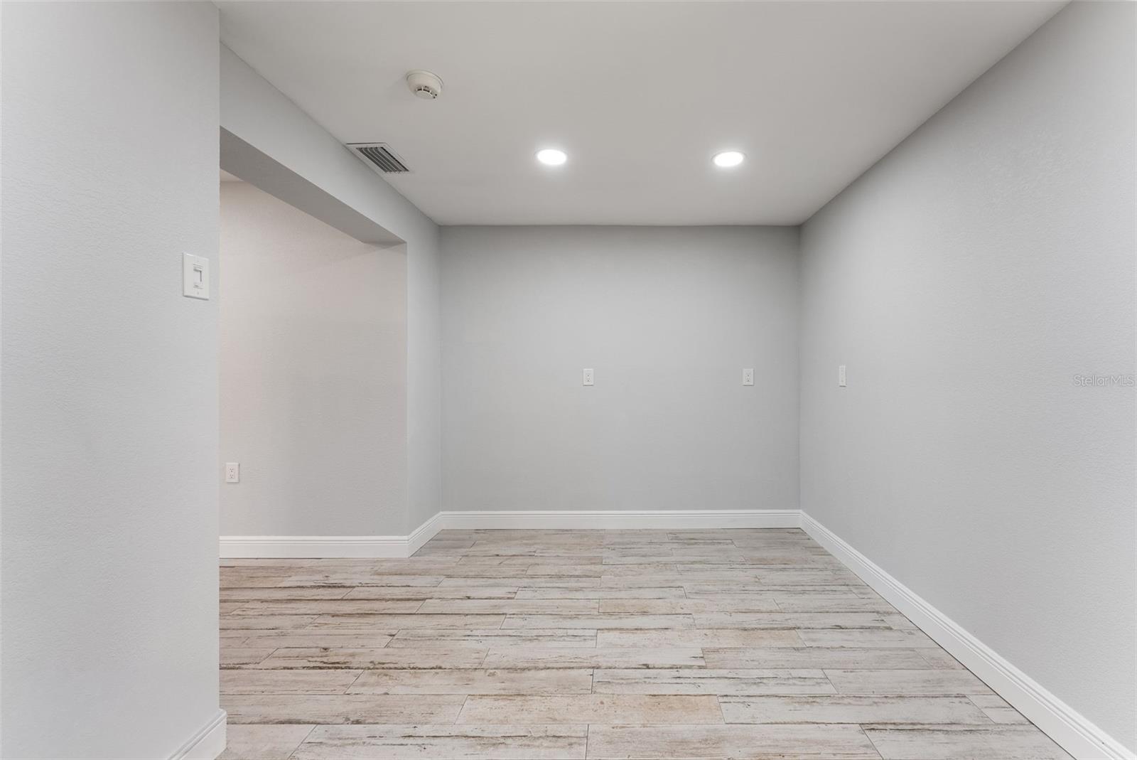 Image 56 of 100 For 5560 Frances Avenue