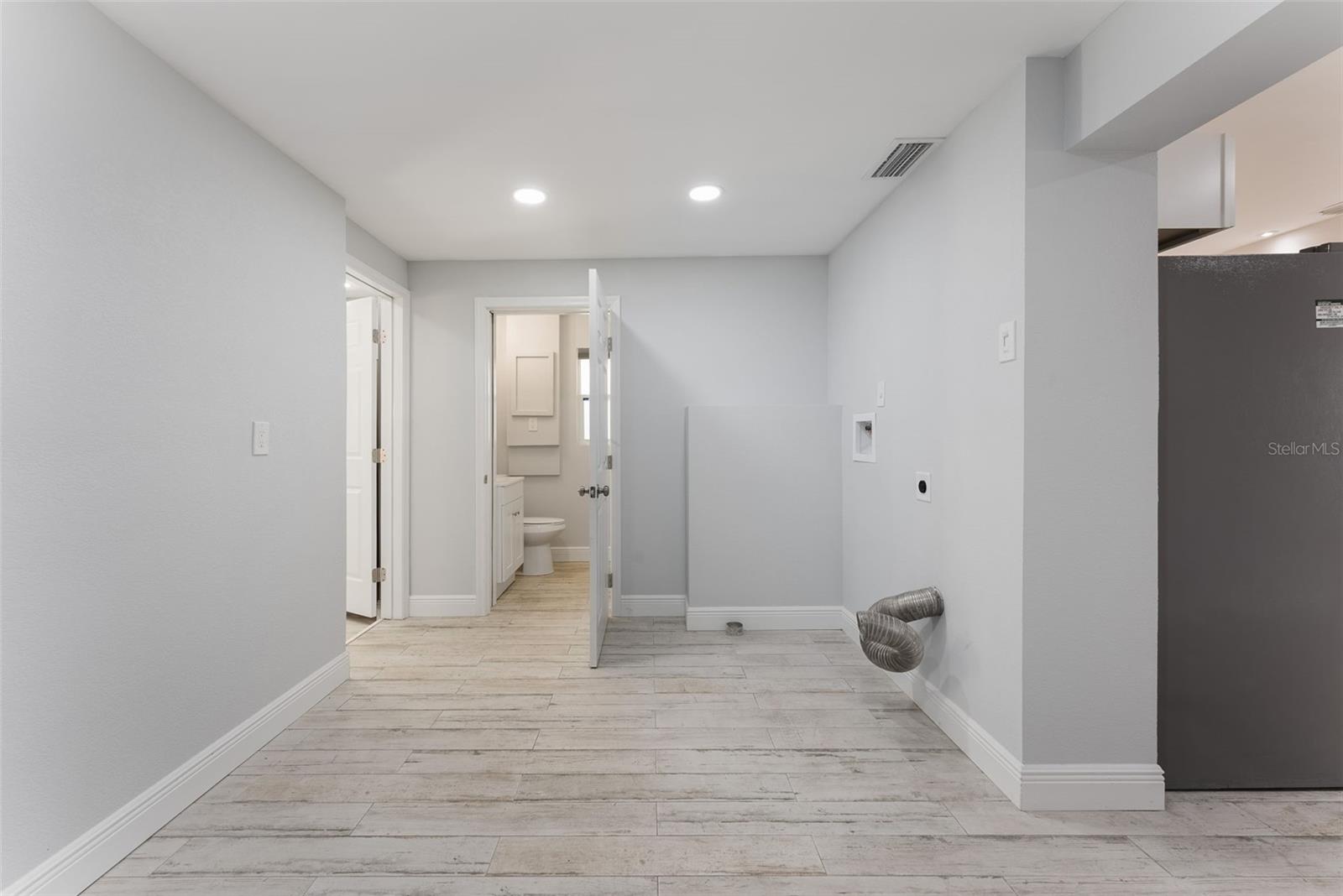 Image 57 of 100 For 5560 Frances Avenue