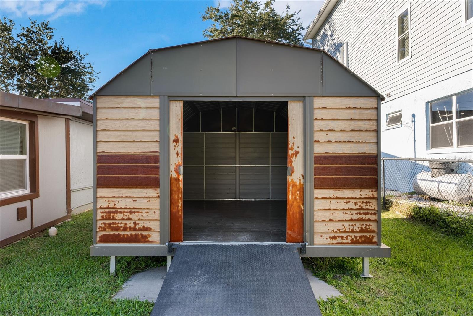 Image 78 of 100 For 5560 Frances Avenue