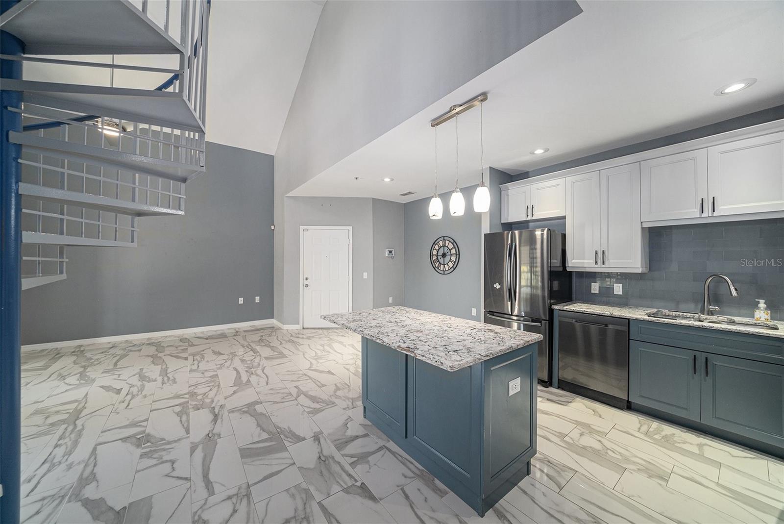 Image 5 of 22 For 1640 Villa Capri Circle 301