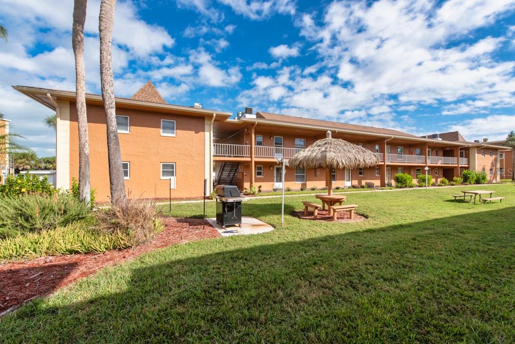 Image 27 of 49 For 12760 Indian Rocks Road 601