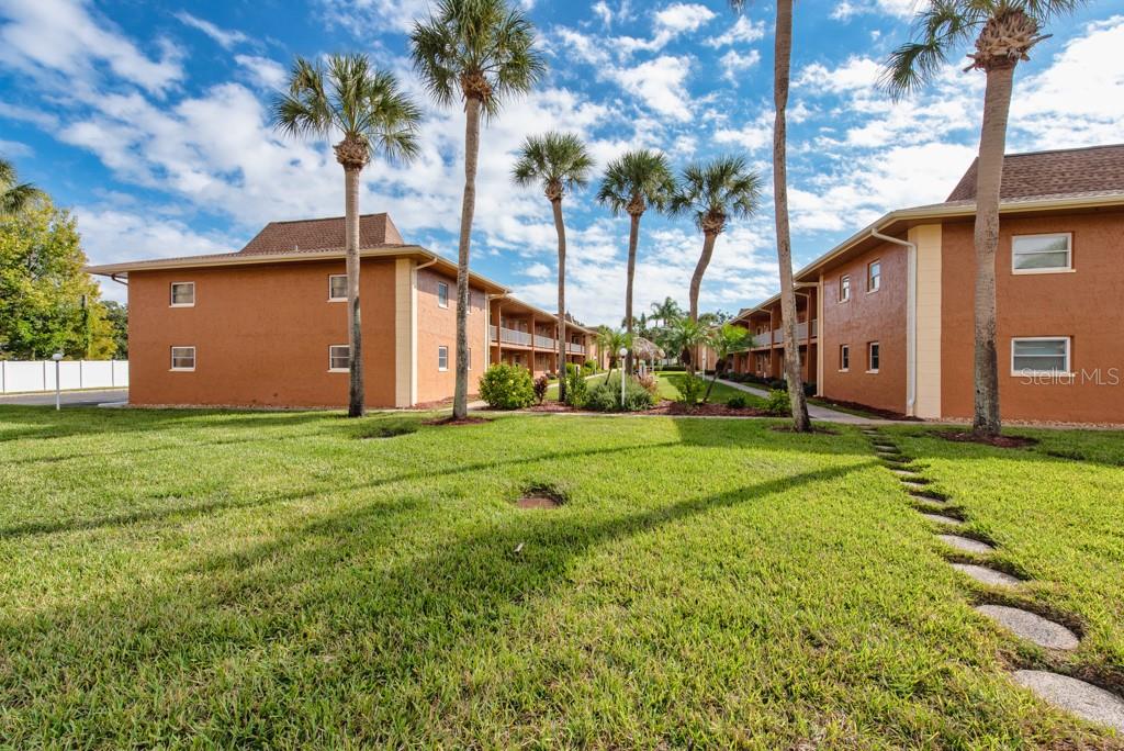 Image 29 of 49 For 12760 Indian Rocks Road 601