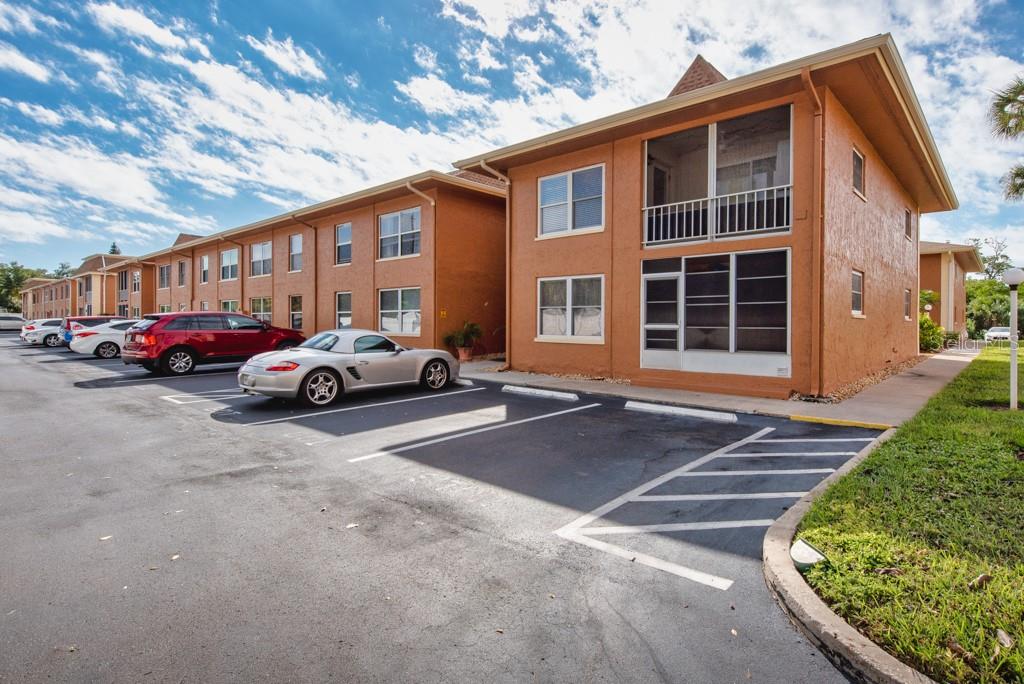 Image 30 of 49 For 12760 Indian Rocks Road 601