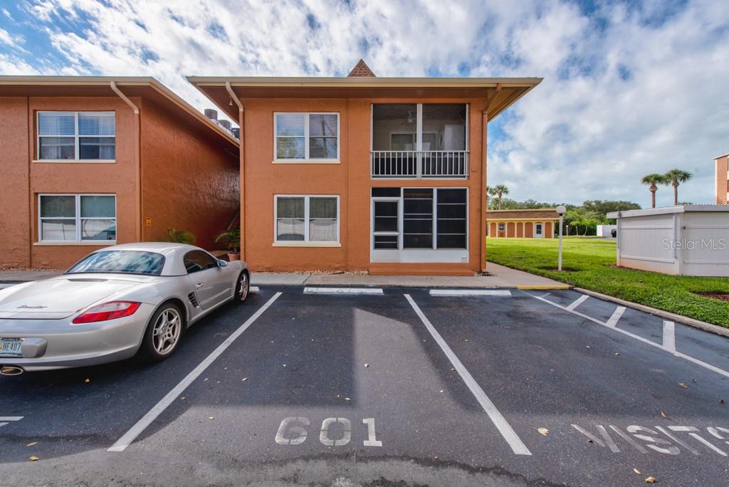 Image 31 of 49 For 12760 Indian Rocks Road 601