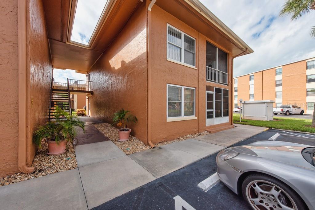 Image 32 of 49 For 12760 Indian Rocks Road 601