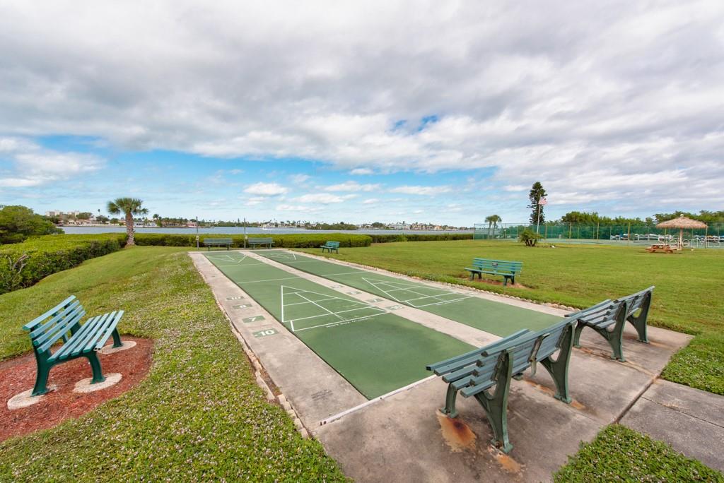 Image 37 of 49 For 12760 Indian Rocks Road 601