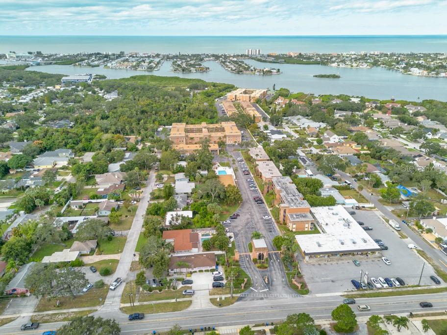 Image 39 of 49 For 12760 Indian Rocks Road 601