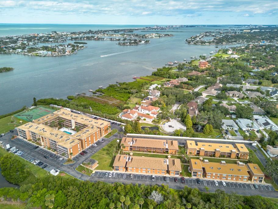 Image 43 of 49 For 12760 Indian Rocks Road 601