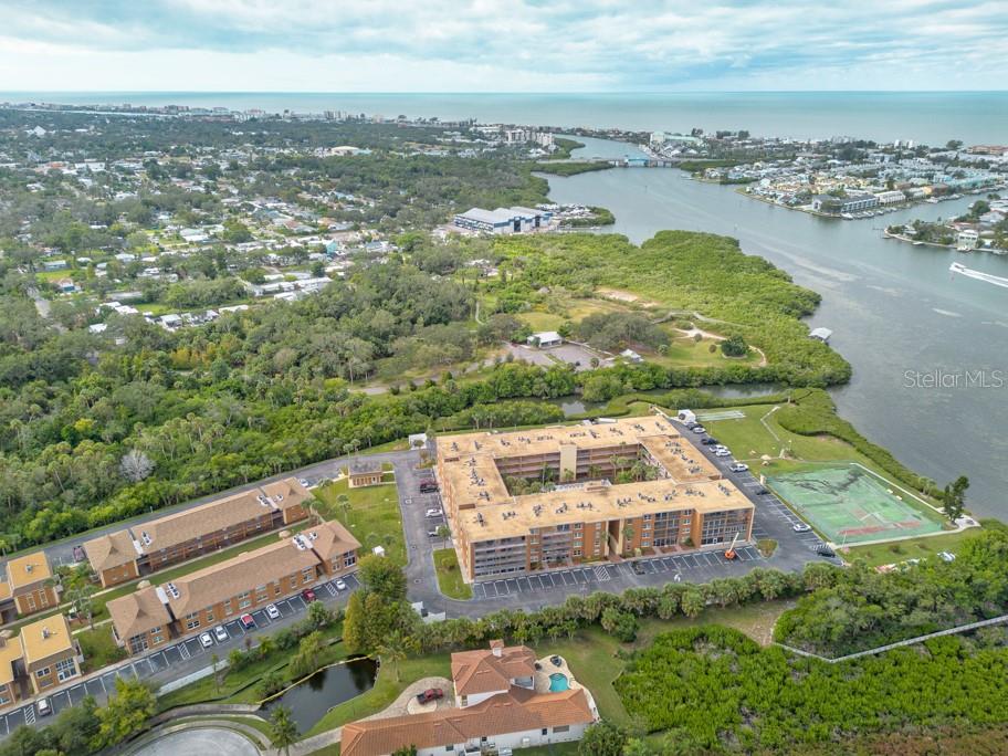 Image 45 of 49 For 12760 Indian Rocks Road 601