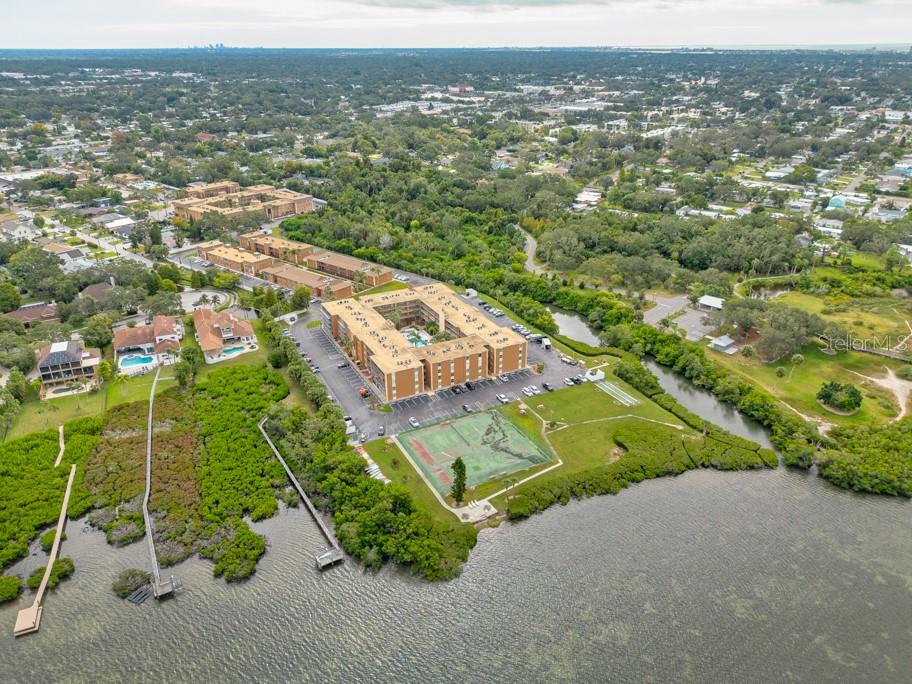 Image 46 of 49 For 12760 Indian Rocks Road 601