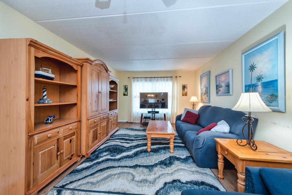 Image 8 of 49 For 12760 Indian Rocks Road 601