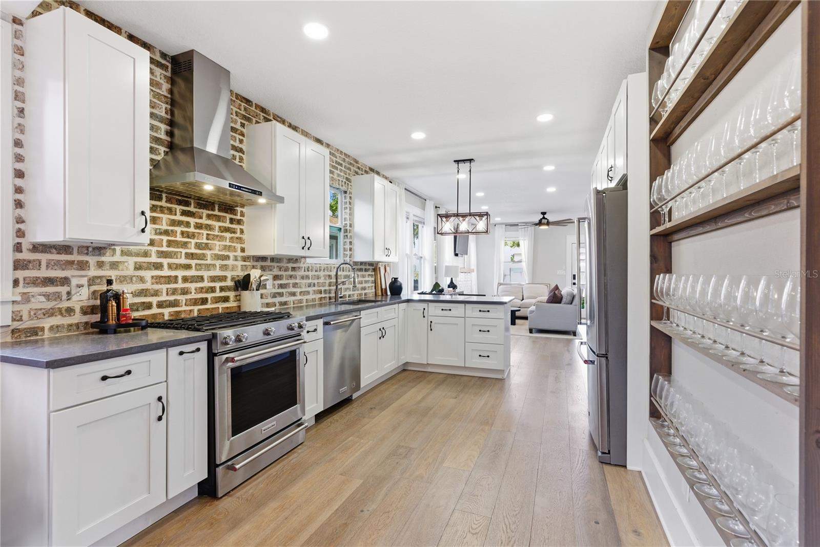 Image 17 of 49 For 540 9th Avenue N