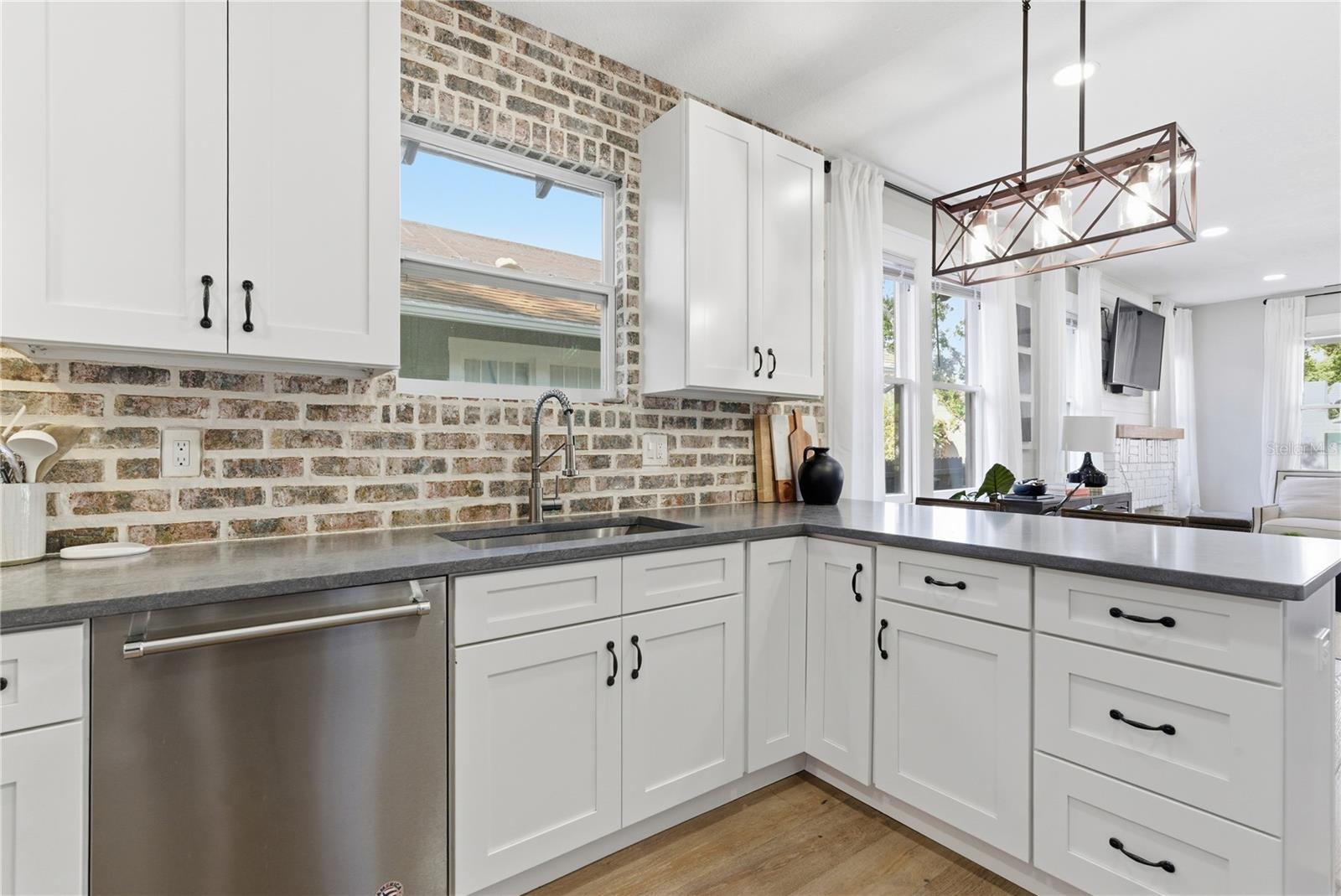 Image 20 of 49 For 540 9th Avenue N