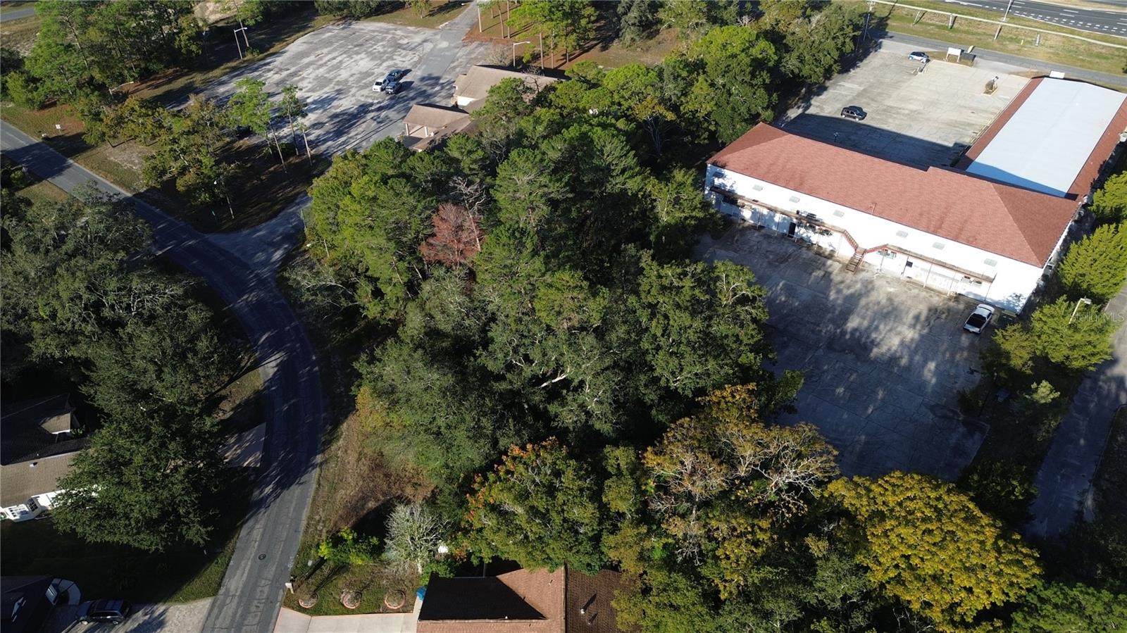 Listing photo id 5 for 7939 Rhanbuoy Road