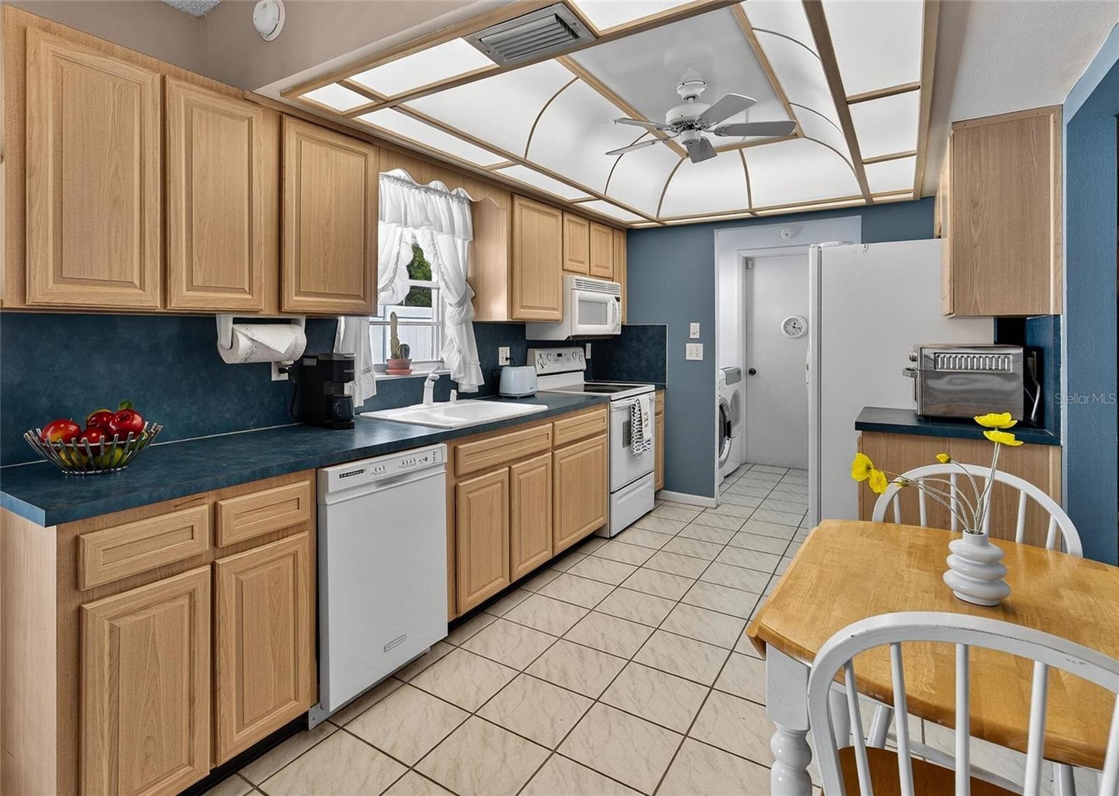 Listing photo id 12 for 612 Green Cove Drive