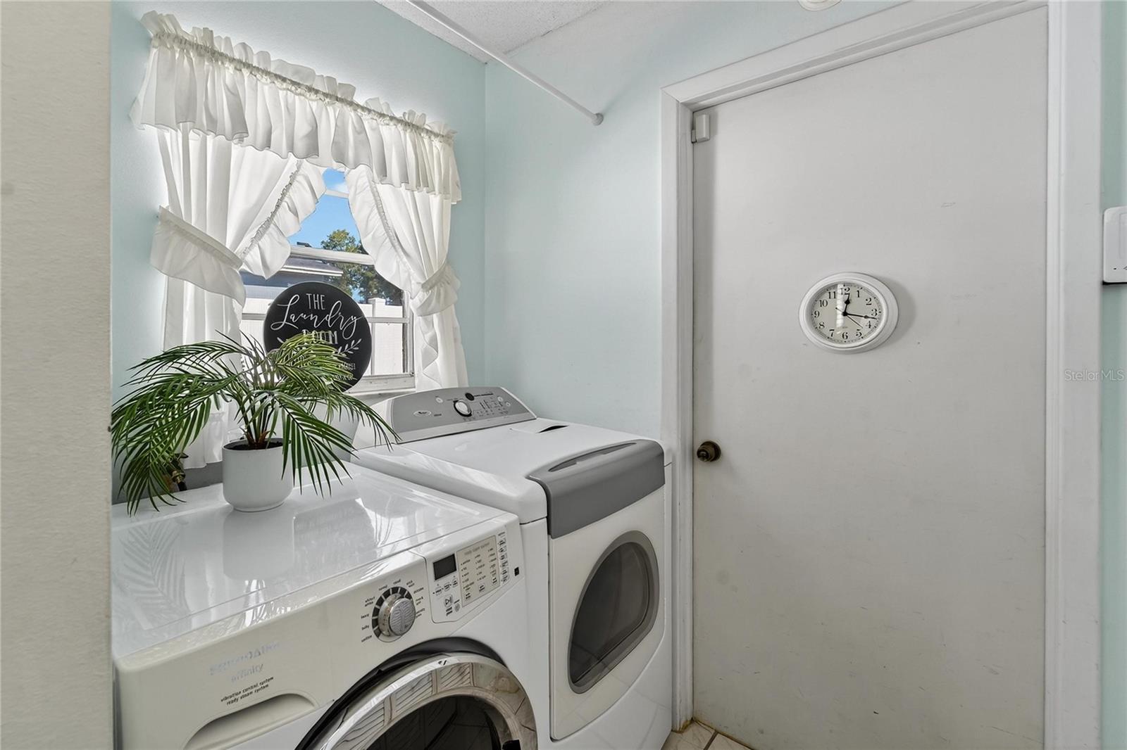 Listing photo id 14 for 612 Green Cove Drive