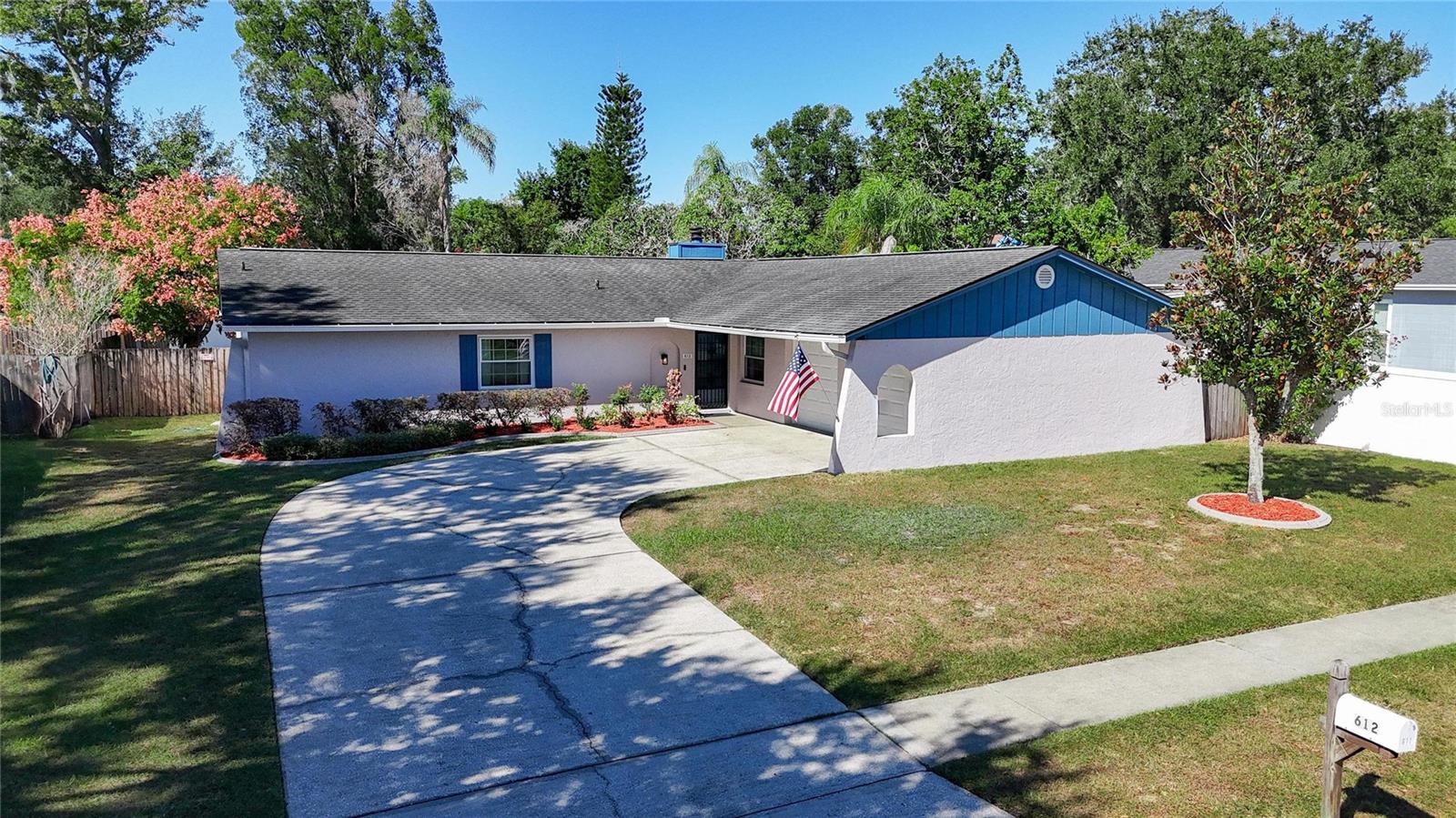 Listing photo id 0 for 612 Green Cove Drive