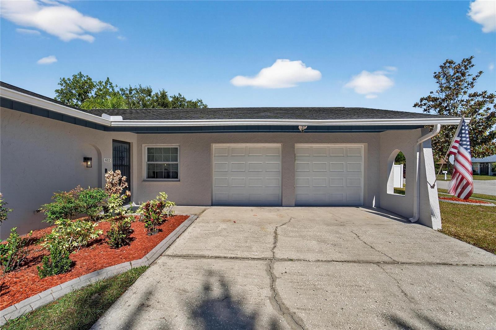 Listing photo id 3 for 612 Green Cove Drive