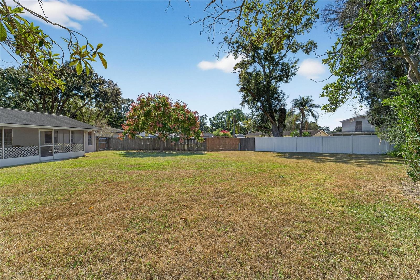 Listing photo id 48 for 612 Green Cove Drive