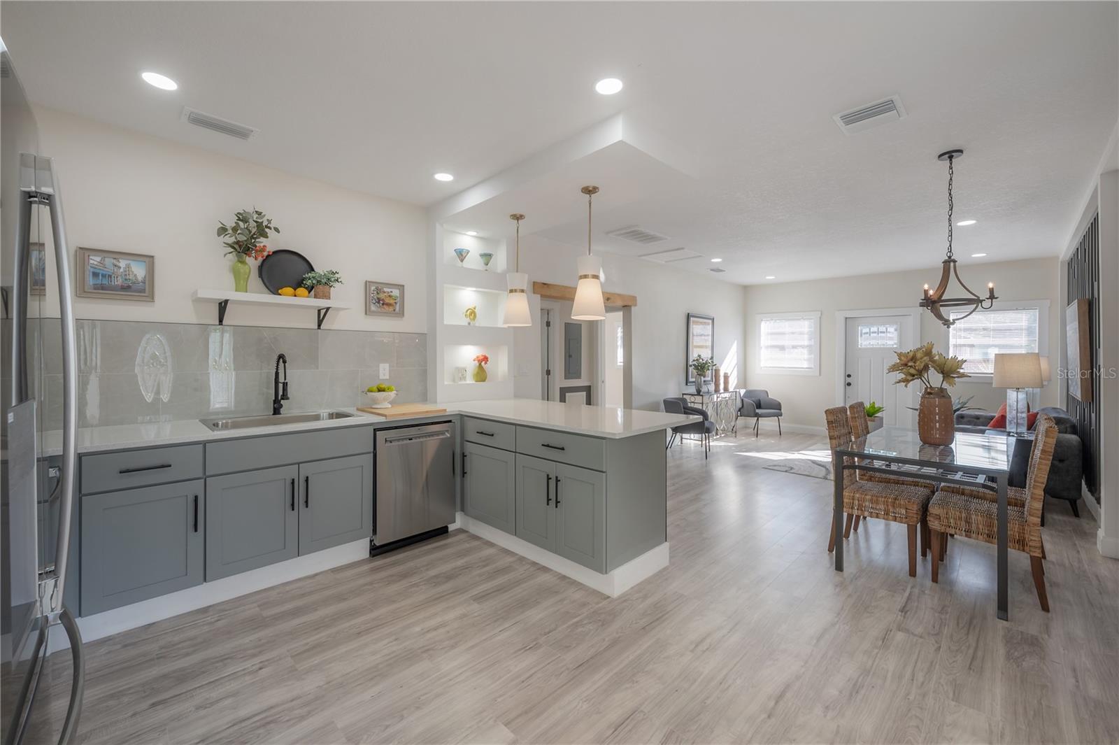 Image 13 of 34 For 8004 Klondyke Street