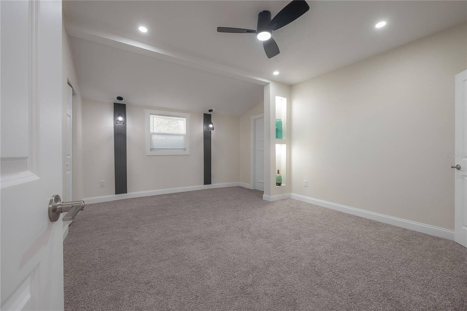 Image 18 of 34 For 8004 Klondyke Street