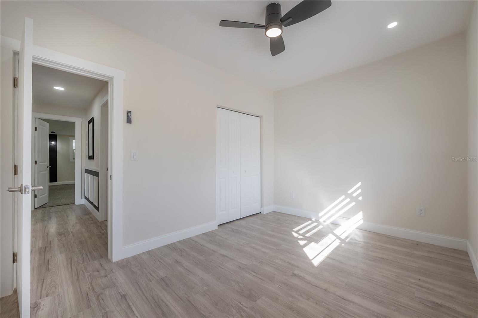 Image 21 of 34 For 8004 Klondyke Street