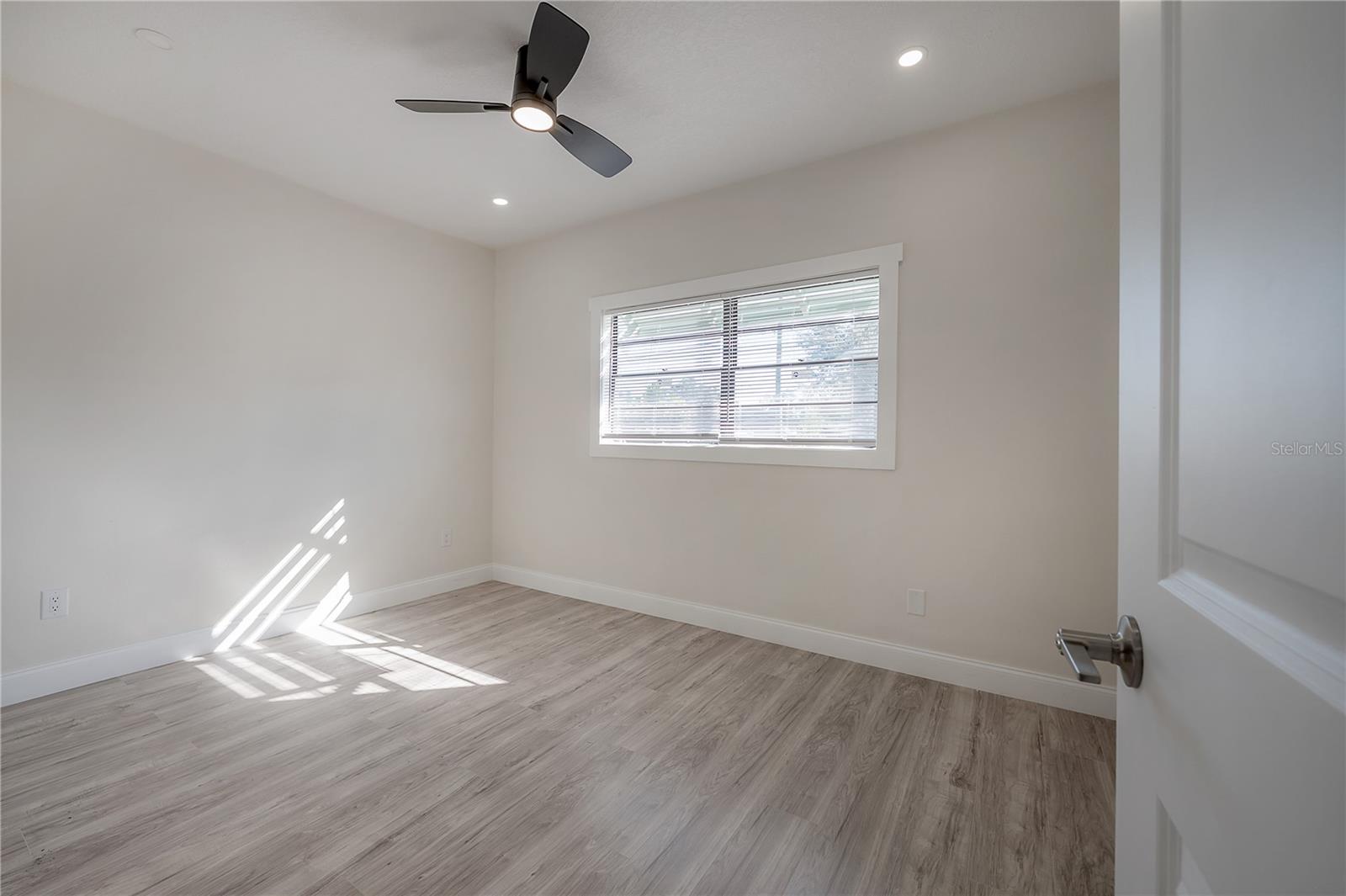 Image 22 of 34 For 8004 Klondyke Street