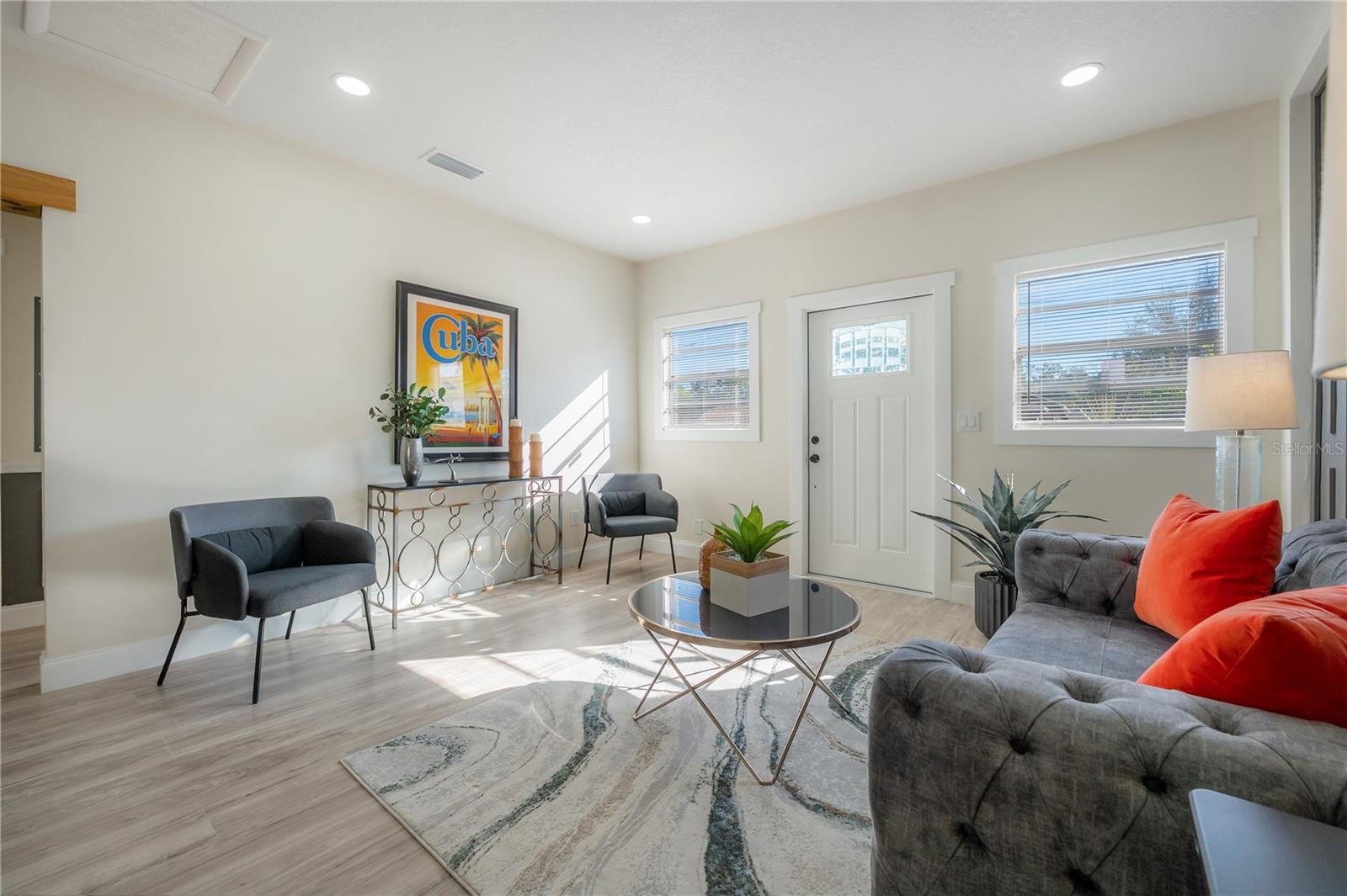 Image 6 of 34 For 8004 Klondyke Street