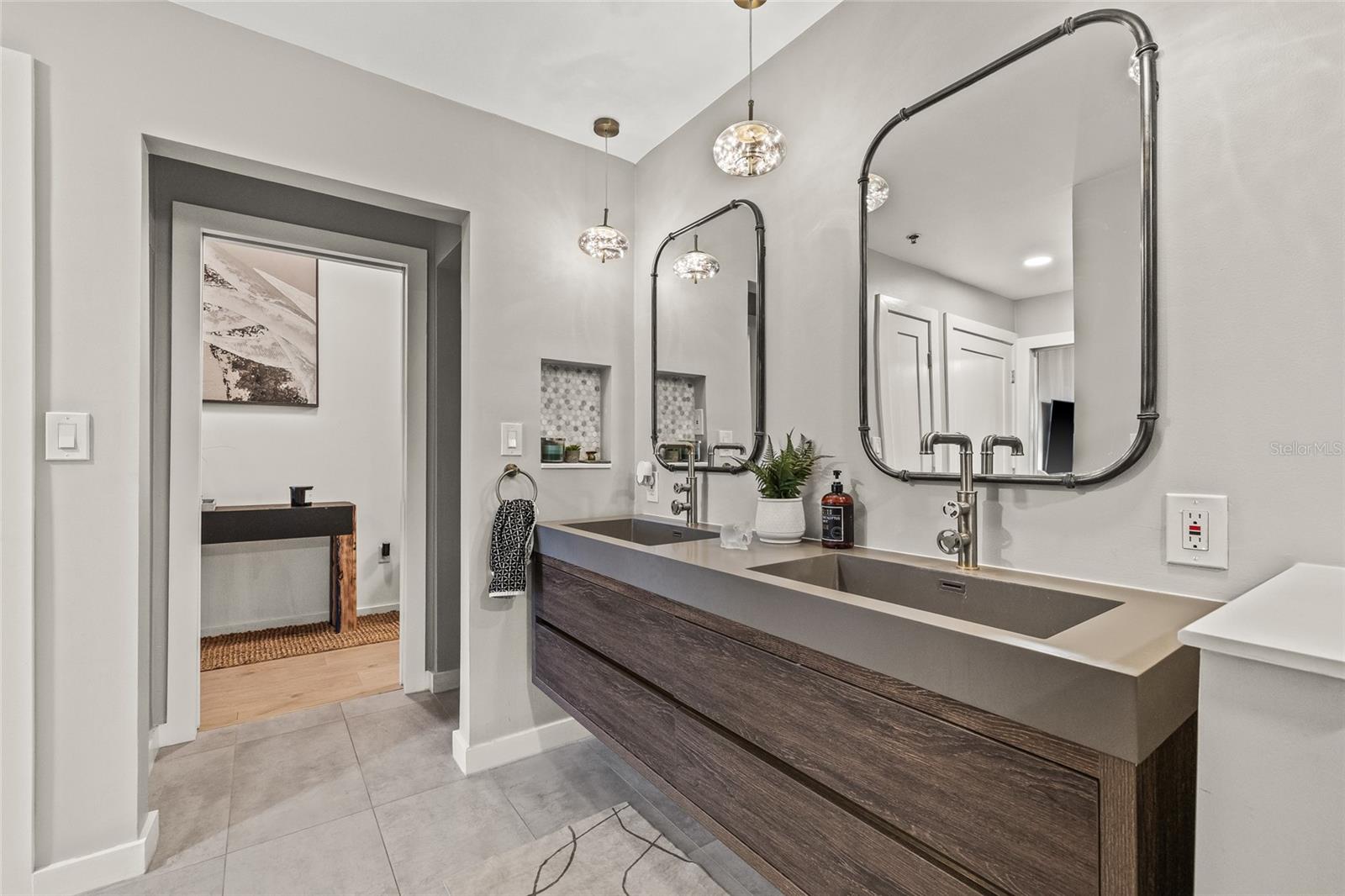 Image 33 of 48 For 175 2nd Street S 809